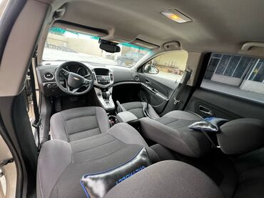 Chevrolet: Chevrolet Cruze: 1.4 l | 2015 il 289000 km Sedan — 5