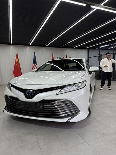 black: Toyota Camry: 2018 г., Вариатор, Гибрид, Седан — 1