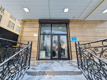 общественная баня: Сдаю офис 26м2 2 этаж, киевская 210,первая линия Парковка перед