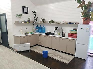 Посуточная аренда домов: Дача находится в селе Беш кунгой.Вместимость до 15 человек. В доме 2 — 4