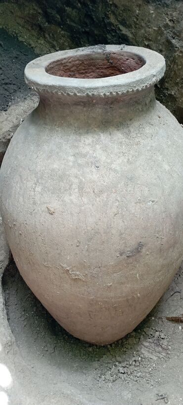 ваза индия: Orta əsrlərə aid küp. Çəkisi 200 kq yeni kimidi bərpa olunub