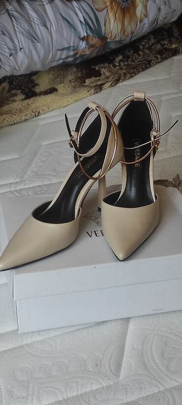 корейские туфли: Туфли Versace, 37, цвет - Бежевый