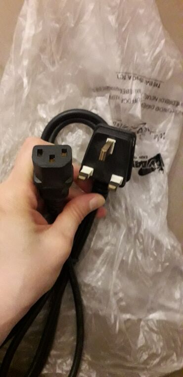 Noutbuklar üçün adapterlər: Kompüter bi̇rləşdi̇ri̇ci̇ kabellər 12 dənə var. Bi̇ri̇ 3 manata — 4