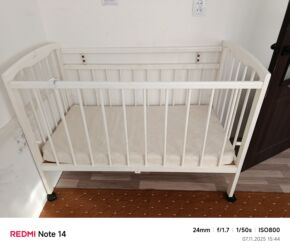 детский манеж кровать: Детский кровать до два годика легко переносится по комнатам имеется