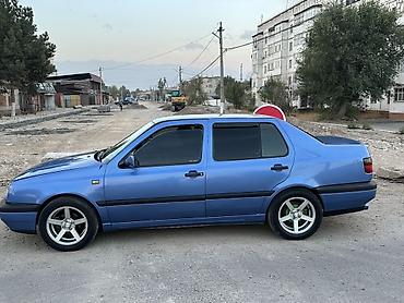 Volkswagen Vento: 1993 г., 1.8 л, Кол менен иштөөчү, Бензин, Седан lalafo.kg да — 5 Volkswagen Vento: 1993 г., 1.8 л, Кол менен иштөөчү, Бензин, Седан — 5
