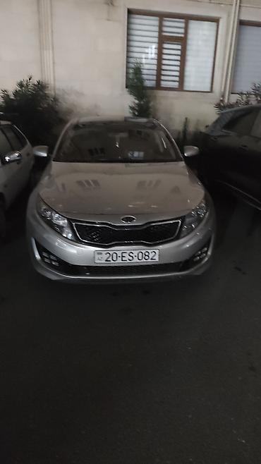 kia avtosalon: Kia Optima sedan – gümüşü rəngdə, tam ölçülü şəhər və magistral üçün — 1