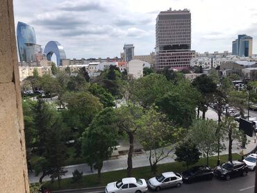 Uzunmüddətli kirayə mənzillər: Nəsimi rayonu,28 may metro çıxışında,4 mərtəbənin,4-cü mərtəbəsində,2 -da lalafo.az — 1 Uzunmüddətli kirayə mənzillər: Nəsimi rayonu,28 may metro çıxışında,4 mərtəbənin,4-cü mərtəbəsində,2 — 1