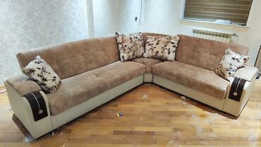 Salon, tibbi mebel: Künc divan, bazalıdır, 3 hissədən ibarətdir. Mənzildə təmir işləri