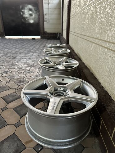 Диски: Диски R 18 AMG, Комплект, отверстий - 5, Б/у