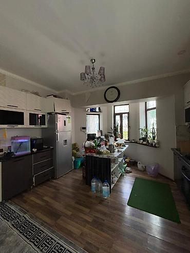 Продажа коттеджей и домов: 🏡 Продаётся: 2-этажный особняк с подвалом — 400 м² 📍 Локация: Бишкек — 7