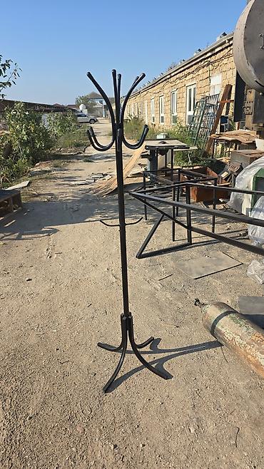 Metall asqılıq (ayaqlı paltar askısı) - Material: möhkəm metal lalafo.az -da Metall asqılıq (ayaqlı paltar askısı) - Material: möhkəm metal