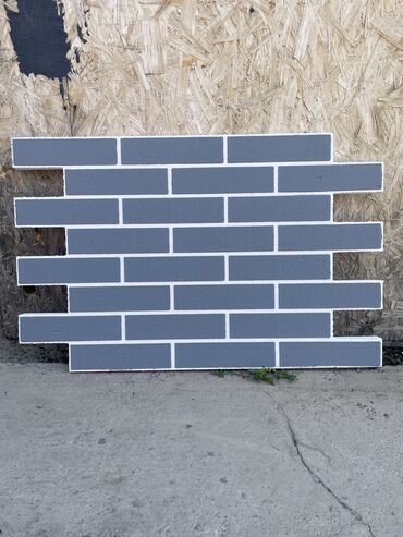 Фасадные сэндвич панели: Термопанели "под кирпич" в цвете антрацит и белом цвете. Этот фасадный — 5