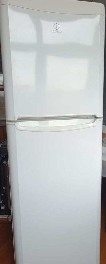 сумка холодильник: 2 qapılı Indesit Soyuducu Satılır, rəng - Ağ