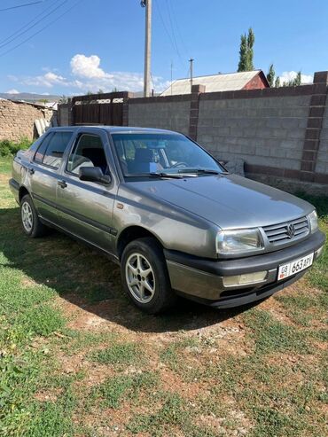 Volkswagen: Volkswagen Vento: 1996 г., 1.8 л, Механика, Бензин