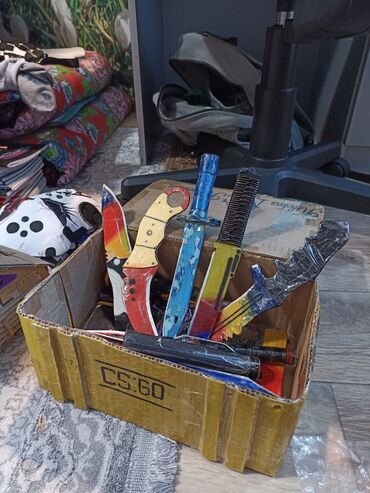 пистолеты игрушка: Набор ножей и оружий из игры (CS:GO) В коробке(кейс) входит: _____