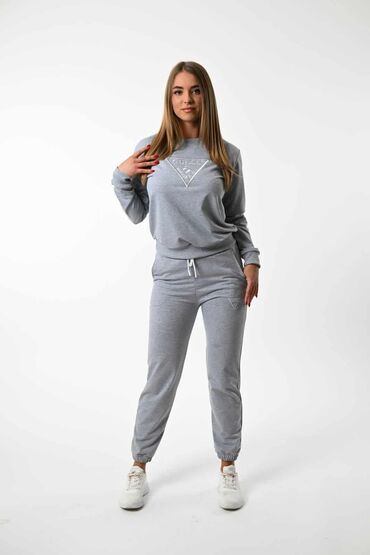 Gornji i donji deo: Ženske komplet trenerke u više boja. Vezen znak. Po super ceni od na lalafo.rs — 1 Gornji i donji deo: Ženske komplet trenerke u više boja. Vezen znak. Po super ceni od — 1