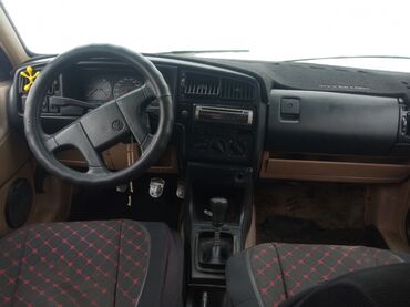 Volkswagen: Volkswagen Passat: 1989 г., 2 л, Механика, Бензин, Седан