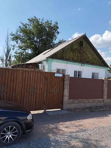 Продажа коттеджей и домов: Дом с участком. - Одноэтажный жилой дом с двускатной крышей и — 1