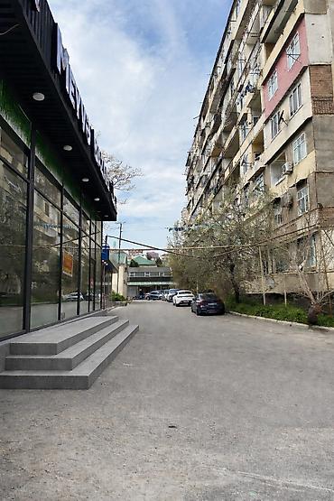 Kommersiya daşınmaz əmlakı: İcarəyə təqdim olunur geniş vitrinli kommersiya sahəsi. - Tam şüşə ön — 4