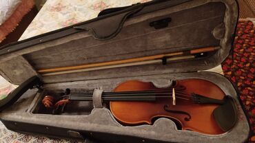 скрипка бу: Скрипка -размер 1/4 -5000 сом, и мостик -2000 сом