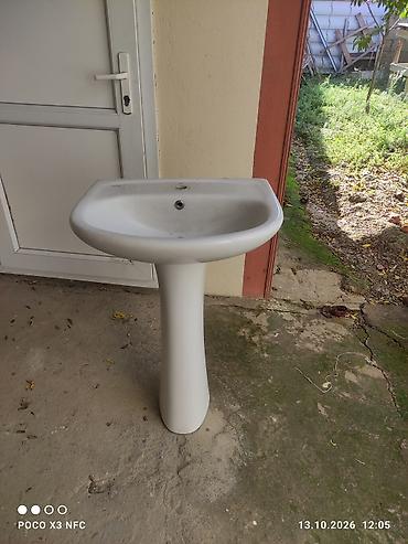su traplari: Ayaqlı hamam otağı çanağı (rakovina) satılır. Keramik materialdan — 1
