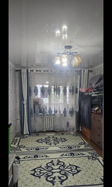 сдаю место в салоне: 1 комната, 20 м², Общежитие и гостиничного типа, 4 этаж, Косметический ремонт