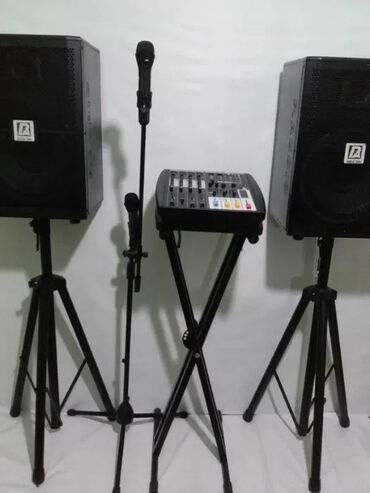 DJ-lər: Kalonka🔈, mikrofon🎤, DJ🕴🏼, fotoqraf📷, isiqlar🪩, tustu aparati
