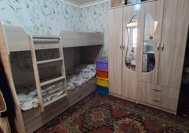 набор эмалированной посуды: Детский комплект мебели: двухъярусная кровать + трехдверный шкаф -