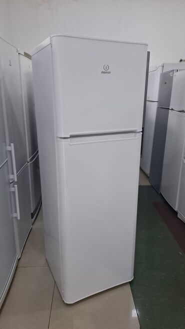 Paltaryuyan maşınlar: Indesit iki qapılı soyuducu - Üst kamera: ayrıca qapılı dondurucu