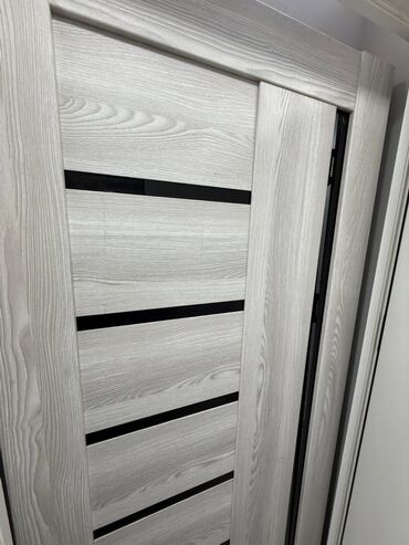 шкаф со стеклом: Межкомнатная дверь со стеклом, В лофт стиле, цвет - Серый