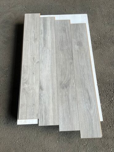 Laminat: Salam laminatlarimiz 31 32 33 klass olmagala hər rəg secimi var 250 yə — 33