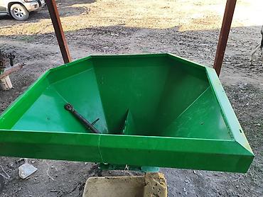 Пескоразбрасыватели: Продается разбрасыватель, навесной (Рум).состояние хорошее. объем до — 4