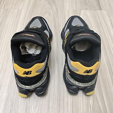 Мужская обувь: New Balance 9060 idman ayaqqabısı – qara/boz/sarı rəng palitrası - — 3