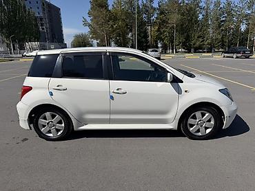 грузовик с холодильником: Toyota Ist: 2002 г., 1.5 л, Автомат, Бензин, Хэтчбэк — 5