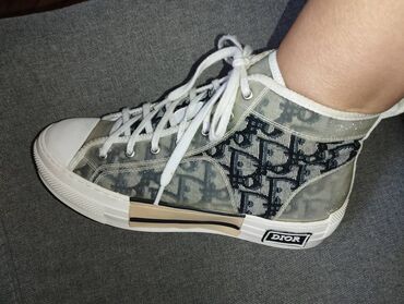 Women's Sneakers and athletic shoes: 37.5 na lalafo.rs — 14 Women's Sneakers and athletic shoes: 37.5 — 14