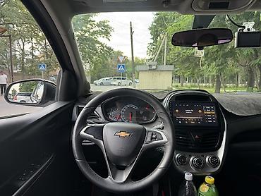 Продажа авто: Chevrolet Spark: 2017 г., 1 л — 4