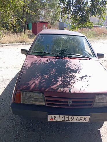 машина дишовый: ВАЗ 2109 (Самара), хэтчбек 5‑дверный, бордовый цвет. Кыргызские номера