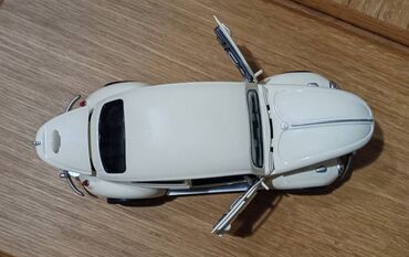 Igračke: Novi veliki metalni model VW Bube. Otvaraju mu se sva vrata vozačeva — 3