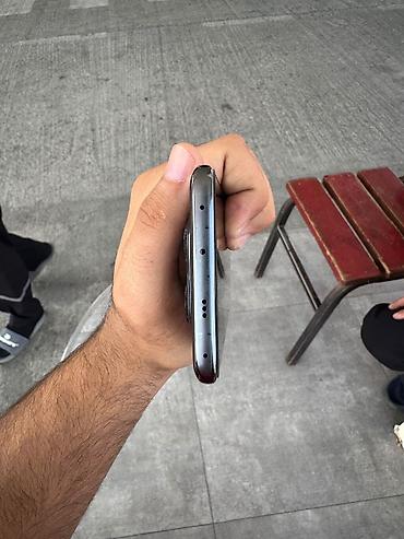 iphone 7 64: Telefon üçün dekorativ qoruyucu kab. Qara rəngdədir və arxa hissəsi — 2