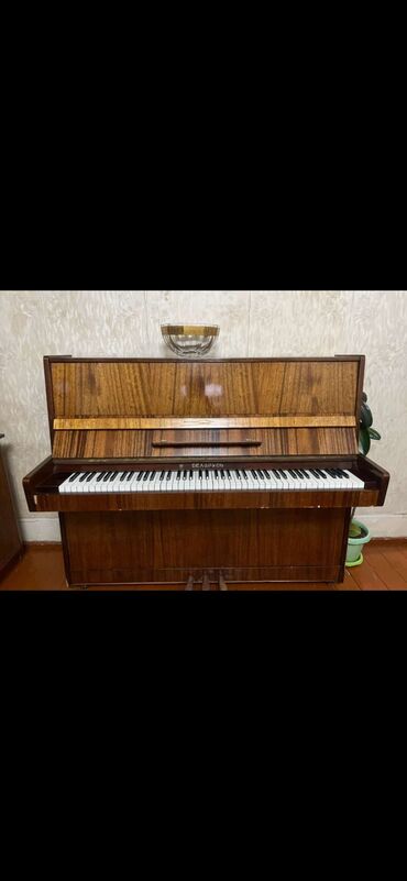 belarus 892: Piano