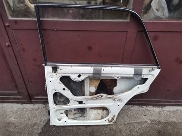 Auto delovi: Vrata zadnja desna Lada 2105,2107 Riva u beloj boji broj 3. Vrata su — 6