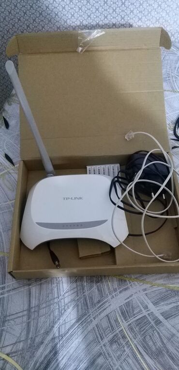 noutbook: Wifi Tp-link modem 20 manat cox ela veziyededi sadece pul lazim