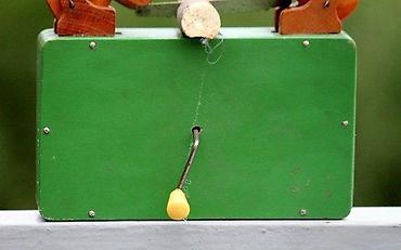 Figure: Medvedi seku drvo stara mehanička drvena igračka. Stara drvena igračka — 5