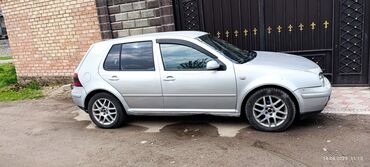 Volkswagen: Volkswagen Golf: 2003 г., 1.6 л, Механика, Бензин, Седан