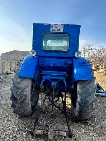 Traktorlar: Mavi rəngli kənd təsərrüfatı traktoru - Güclü dizel mühərrik - Arxa 3 — 1