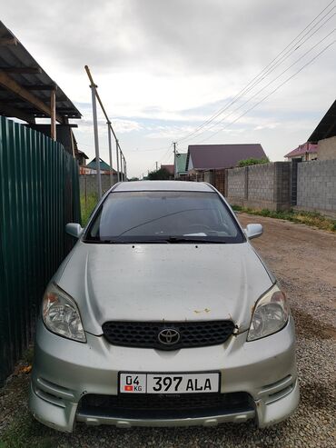 авто гаражное хранение: Toyota Matrix: 2002 г., Хетчбек