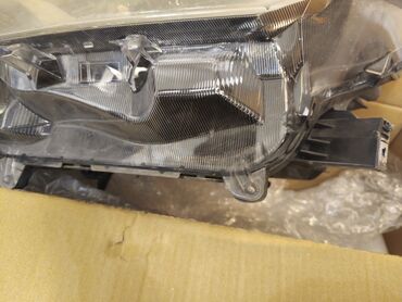 Faralar: Sol, Yaxın və uzaq vuran işıqlar Toyota, 2016 il, Orijinal, ABŞ, İşlənmiş — 4