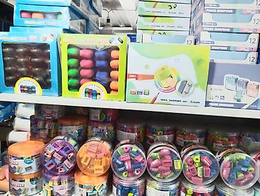 Канцтовары: Набор точилок для карандашей в пластиковых банках. - Форматы — 19