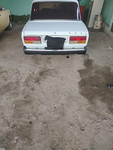 disk ve tekerler type 1: VAZ 2107 sedan – klassik arxaötürücülü model. - Kuzov: ağ rəng, xrom — 4