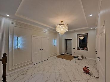 Деревянные лестницы: Деревянная лестница Для дома, Форма лестницы: Много-маршевая, Стиль: Классический — 2